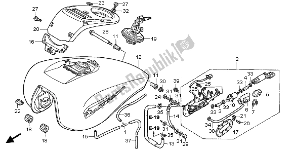 All parts for the Fuel Tank of the Honda VTX 1800C 2003