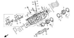 RIGHT CYLINDER HEAD