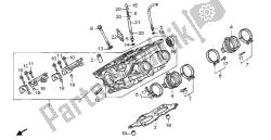 RIGHT CYLINDER HEAD