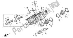 RIGHT CYLINDER HEAD