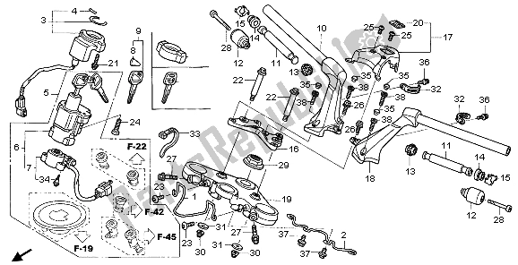 Toutes les pièces pour le Tuyau De Poignée Et Pont Supérieur du Honda ST 1300A 2007