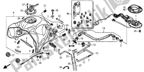 All parts for the Fuel Tank of the Honda XL 700V Transalp 2011