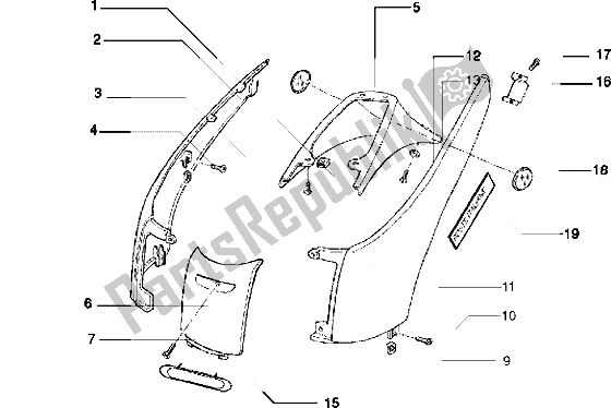 Tutte le parti per il Coperture Laterali del Piaggio Free Pptt 50 1995