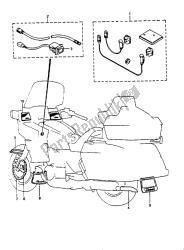 en option (casque-haut-parleur grille-bavettes garde-boue)