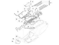 Central cover - Footrests