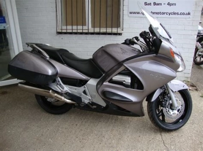 De onderdelen catalogus van de Honda St1300 2004, 1300cc