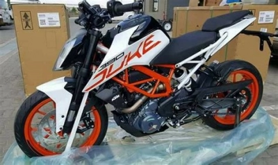 De onderdelen catalogus van de Ktm 390 Duke White   B D 390 2018  110