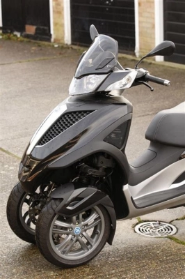 De onderdelen catalogus van de Piaggio Mp3 125 2006