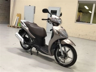 De onderdelen catalogus van de Suzuki Ux125 Sixteen 2008, 125cc