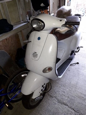 De onderdelen catalogus van de Vespa Et4 125 Leader 2000, 125cc